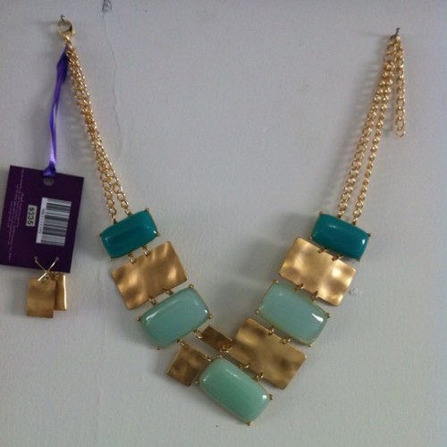 tienda de joyas y accesorios hechos a mano, bisuteria... piezas unicas y a precios increibles!!
