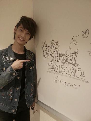 อันยองง ผมโจ ยองมิน คาริสม่าแห่งวง Boyfriend ผมเกรียน บ้าบอ แล้วแต่อารมณ์(?)ฟอลผมกันเยอะๆนะค้าบบบ *โปรยจูบ* ㅋㅋ