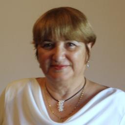 Professora d'Educació d'Adults. Doctora en Filosofia i Ciències de l'Educació. Aficionada a la Literatura.