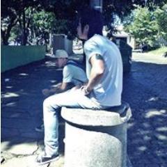 Meias verdades, Meias vontades, Meias saudades, Viver pela metade é ilusão, Tire suas meias, Ponha o pé no chão! - The sky is the limit.