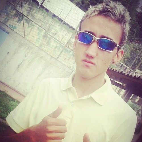 19, anos  solteiro