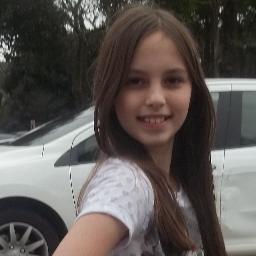 Posso não ser a mais forte
ou a mais inteligente
nem a mais bonita e nem a mais legal...
Mas sou forte o suficiente para lutar
Inteligente o bastante para apren