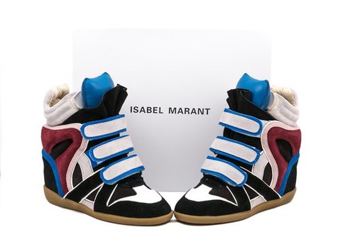 Кроссовки на танкетке Isabel Marant изысканное сочетание спортивного стиля и незабываемой элегантности.