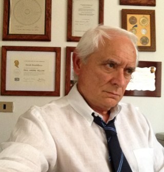 Guardando l'abisso, come J.K.Stefánsson, mi dico: non si può vivere solo perché non si è morti è un tradimento.Bisogna vivere come le stelle e splendere.