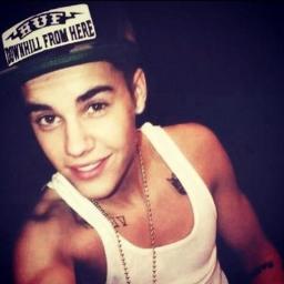 Forever a belieber. I met Justin for the first time at April 3rd 2013. It was the best day of my life. Believe - One Love ♥ @justinbieber follow me please..