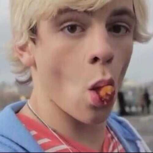 AustinDaCupcak3's profile picture. Live in New Jersey with my girl AllyBooxx she's all mine, & my sis LittleRedCat246♥ Partner CuteAllyDawson twin Austinmoonlol