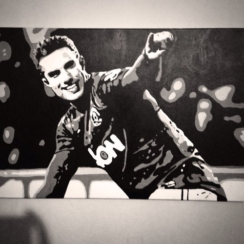 Independant artist. Loves painting all things MUFC and Manchester legends.