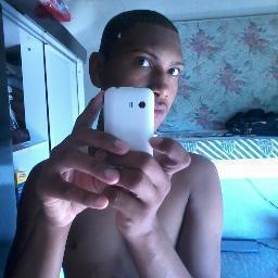 amor : o amor te faz enxergar o mundo com outros olhos . odia fica mais alegre e tudo fica belo .