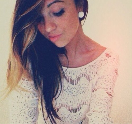 Follow me for best teen tweets about love and life in 140 characters or less! ❤