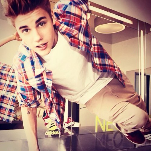 Hi Peeps , we post things about Justin Bieber , just follow , i'll follow you back ! Promise !