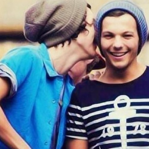 Larry Shipper..
     
I guess im a fake fan? Well i have real
Proof of Larry... I ship larry.... K byye!