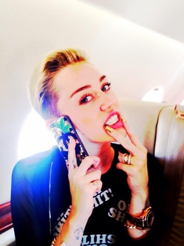 Unfollowing button is dangerous for you. #Smiler #Belieber