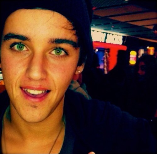 For the Beau Fans / other account: @JanoskiansTwit ❤