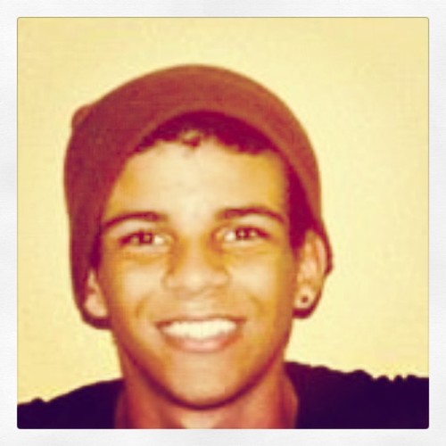 membro do grupo de rap B.O.R.E, faz uns sons solo uma vez ou outra, filho do mar, de Deus, querendo seguidores, me sigam q sou legal