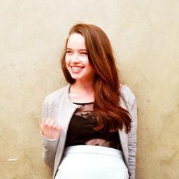 20. Ex-Ravenclaw. Trabajo en 'El profeta'. Escritora por vocación. Inteligente. Adoro a mi familia. Amable y cariñosa. Hermana de @HartzlerLucy♥