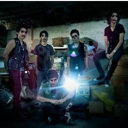 zombies : @jotarockz @JeffVivanco  @TATOelMUERTO  @Joe_stz   Juntamos pop+rock+punk #PRONK!  Contacto: stereozombies@outlook.com -