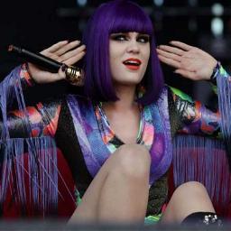 Fans Club dedicado a @jessiej  ¿Existe algo mas bello y precioso que una sonrisa?