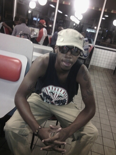 tallguy_33's profile picture. Grind for today save for tomorrow 
doing thus shit for my son.