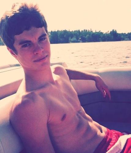 ty_sweets's profile picture. when life gives you lemons....