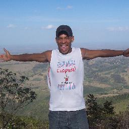 SOU UMA PESSOA EXTROVERTIDA GOSTO MUITO DE FUTEBOL PRAIAS E MUITO LAZER.