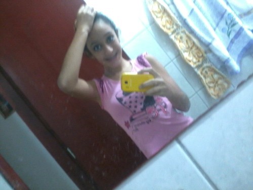 sou uma menina dificil se coloco uma coisa na cabeça não tem quem tira até que ela seja comprida,sou gentil só com quem merece minha gentileza.essa sou eu