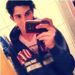 Invasão da @Pagnoncelli_mai aqui (: porem eu estou aqui pq amo um pouco o Nando mais é so um pouco szsz