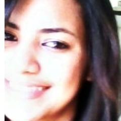 Sou uma garota que sempre Sorri para vida, que se diverte com poucas coisas. Que é pequena pra vê e grande pra quem Ama..