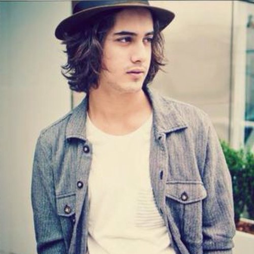 BeckOliver__1's profile picture. Hello! I'm Beck and i go to Hollywood Arts. Singleeee.