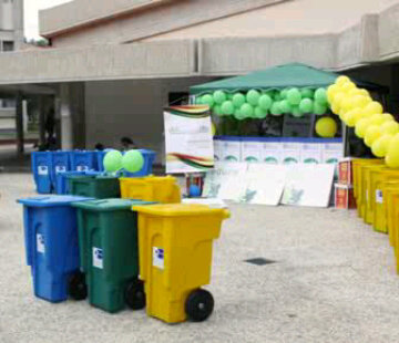 Programa de Gestión Integral de Desechos y Residuos Sólidos No Peligrosos de la Universidad Simón Bolívar. Correo: recicla@usb.ve REDUCE REUTILIZA Y RECICLA