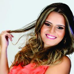 Eu sou Amanda Victória, cantora e compositora.Espero que aqui possam saber as novidades, conhecer meu dia-a- dia, um pouco mais de mim... e eu de vocês! Beijos!