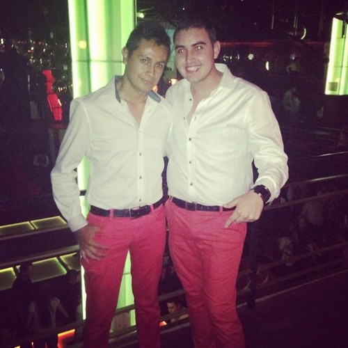 Enrique Gallegos... guapo buena onda sencillo pero mamon, amante de el alcohol, los carros & las mujeres (; buen novio excelente amigo haste un favor y sigueme.