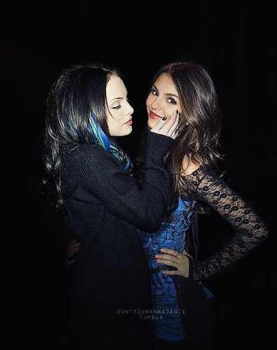 I'm Jade West, the girl who loves scissors & coffee. @torivegafake is my beautiful girlfriend! hurt her & you will die.