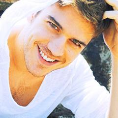 Aquele que me conquistou com apenas um olhar e um sorriso. Piggy ♥