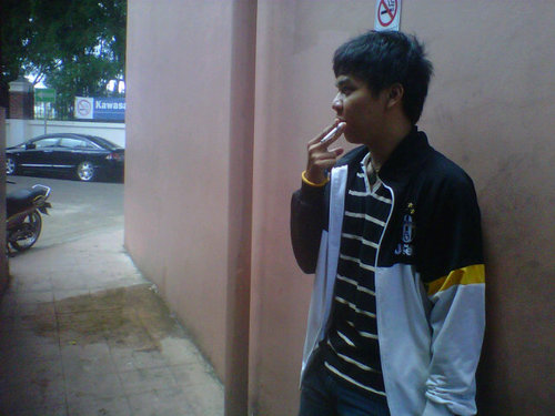 rifa_kikirifai's profile picture. 317258A9 | Nikmati proses hidup..