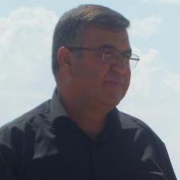 Kardeş kavgasının
En sonuncusu
Öylesine bir dünya ki bu
Ne İsa'nın oniki havarisi
Ne Muhammed'in dört halifesi
Çözemedi
Çözemedi
Bunun ne demek
Olduğunu..