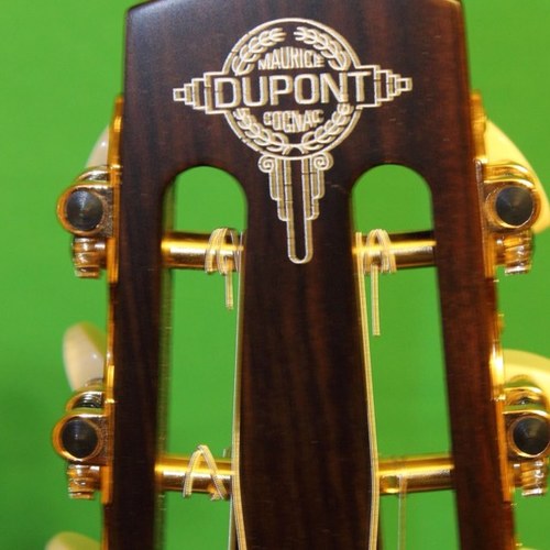 Jazzmanouche Gitarren aus der Werkstatt von Maurice Dupont. An- und Verkauf von Gebrauchten Gitarren. Unterricht. Jazzmanouche Duo. Freiberuflicher Musiker.