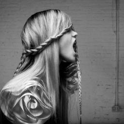 sophy0's profile picture. Je voudrais mourir par curiosité 
J'aime lire tt genre de livre, la politique, tt actualité.