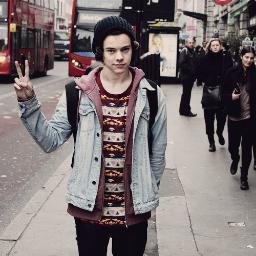 we're 2 directioners who wish to meet the boys,we're just trying to show the world that EGYPTIAN DIRECTIONERS EXIST.we follow back , just ask :)
