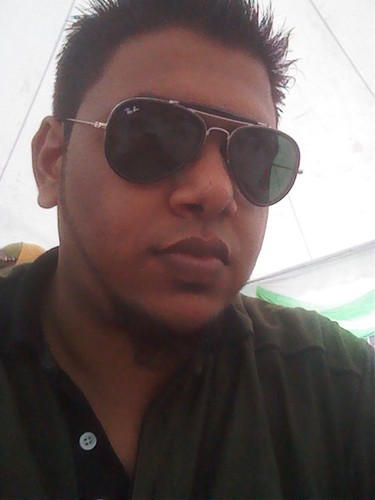 isolatur's profile picture. simple person