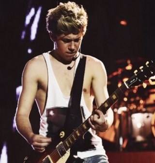Yes free follow for u bby now that you're reading this pls follow @snowberryniall bc we all have a goal love u