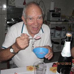 Jornalista e advogado aposentado. Tenho um site de busca de produtos http://t.co/3K9vaTwz2b - Gosto de futebol e cinema. Resido na Praia Grande-SP
