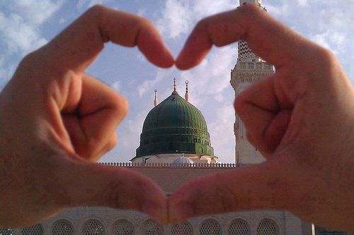 ‏‏حياتي اقداءبسنة الحبيب ونتعلم من الحياةالى الرحيل  اكون منارخيرفي حياةكل شخص ع الأرض أسأل الله التوفيق بحياتي