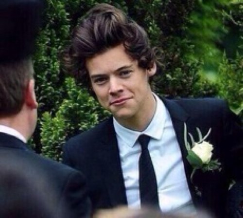 Hola !! Cuenta dedicada a ___ (tu) con lo ultimo que le pasa tanto a ella como a 1D
PD: soy una 'paparazzi'encargada se seguir a __ todos los dias las 24h :)