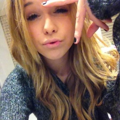 Hello! Im Jassy(: My biggest dream Is to become a singer someday! Keep Faith Brat,Swiftie,Directioner,Kitty and a proud Belieber!