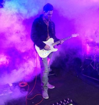 MusoFranky's profile picture. Singer/Songwriter/Producer/Guitarist #planetshakers #limitless #teamJesus.