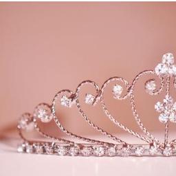 TODAS somos lindas , cada uma de seu jeitinho próprio. Todas somos PRINCESAS
