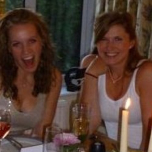 phoebe004's profile picture. 