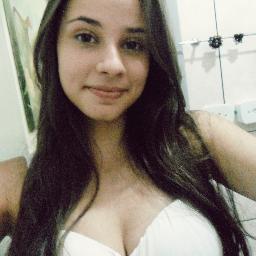 Não me alimento de quases, não me contento com a metade. Não serei sua meio amiiga e nem te darei meu quase amor, é tudo ou nada. Não existe meio termo. :*