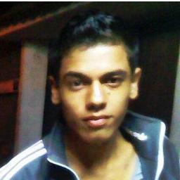 Simples , bonito e Imprestável! Esse sou eu :)