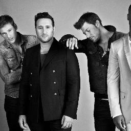Do you want to know what's going on in BlueWorld? Well, follow me & I follow  back. @officialblue . Followed by @AntonyCosta : 4/4/2013    1/4